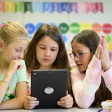Education, famille, santé. Le Valais s'active massivement pour l'enfance. Revers de la médaille: les doublons sont nombreux.